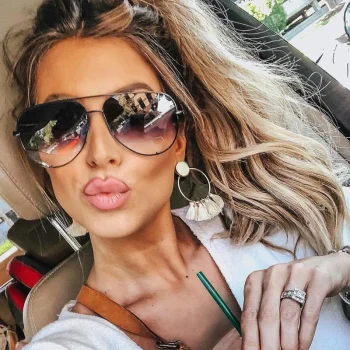 Oversized Oval Sunglasses – Retro & Stylish