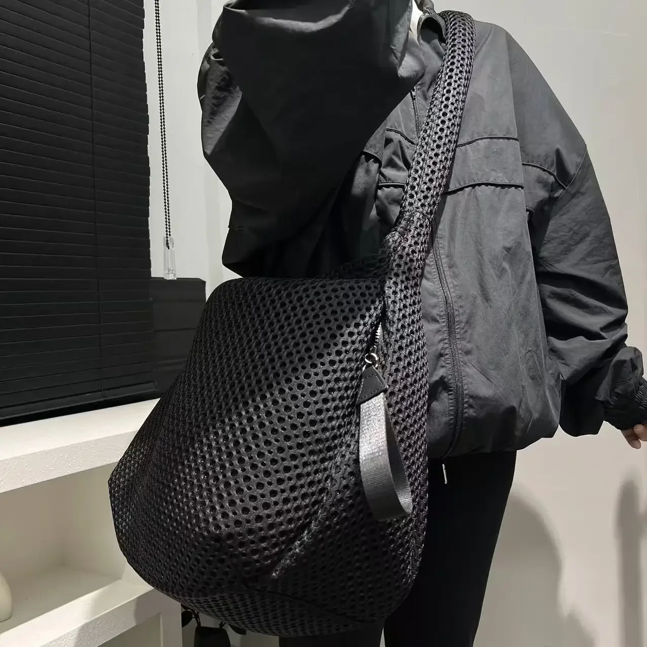 Ladies' fashionable mesh nylon lightweight diagonal cross bag with large capacity stitching casual shoulder bag