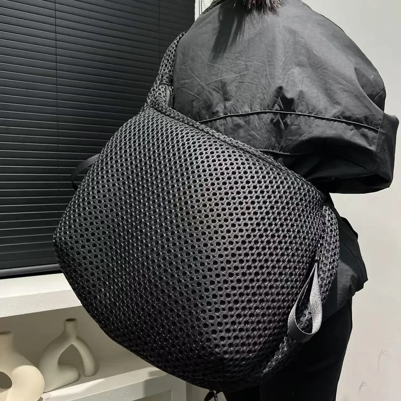 Ladies' fashionable mesh nylon lightweight diagonal cross bag with large capacity stitching casual shoulder bag