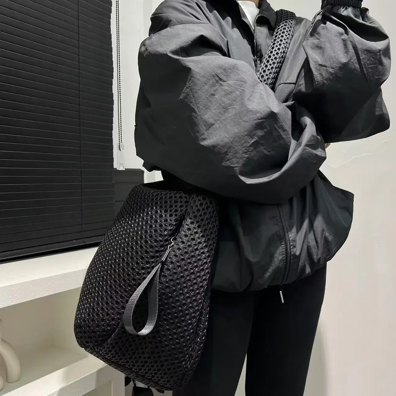 Ladies' fashionable mesh nylon lightweight diagonal cross bag with large capacity stitching casual shoulder bag