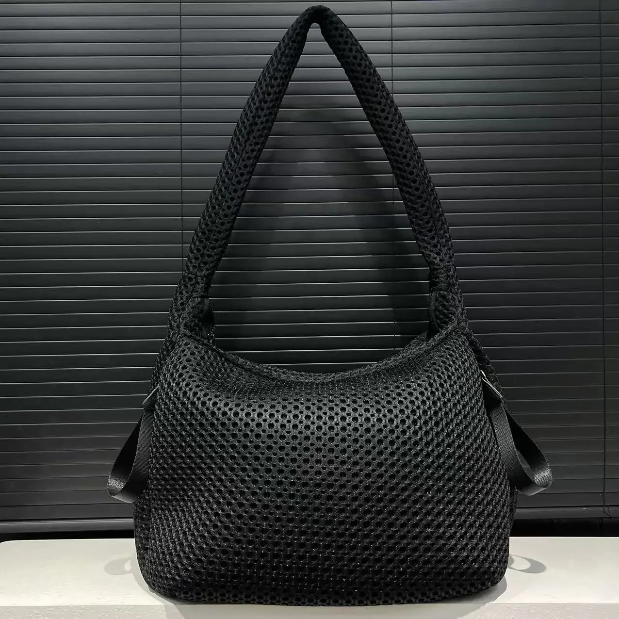Ladies' fashionable mesh nylon lightweight diagonal cross bag with large capacity stitching casual shoulder bag