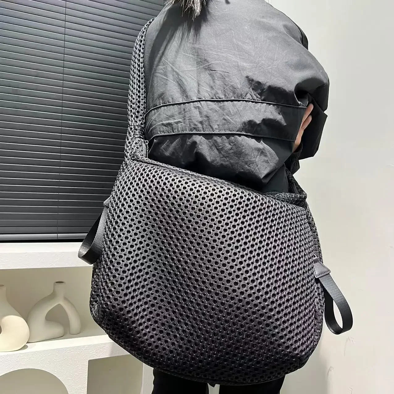 Ladies' fashionable mesh nylon lightweight diagonal cross bag with large capacity stitching casual shoulder bag