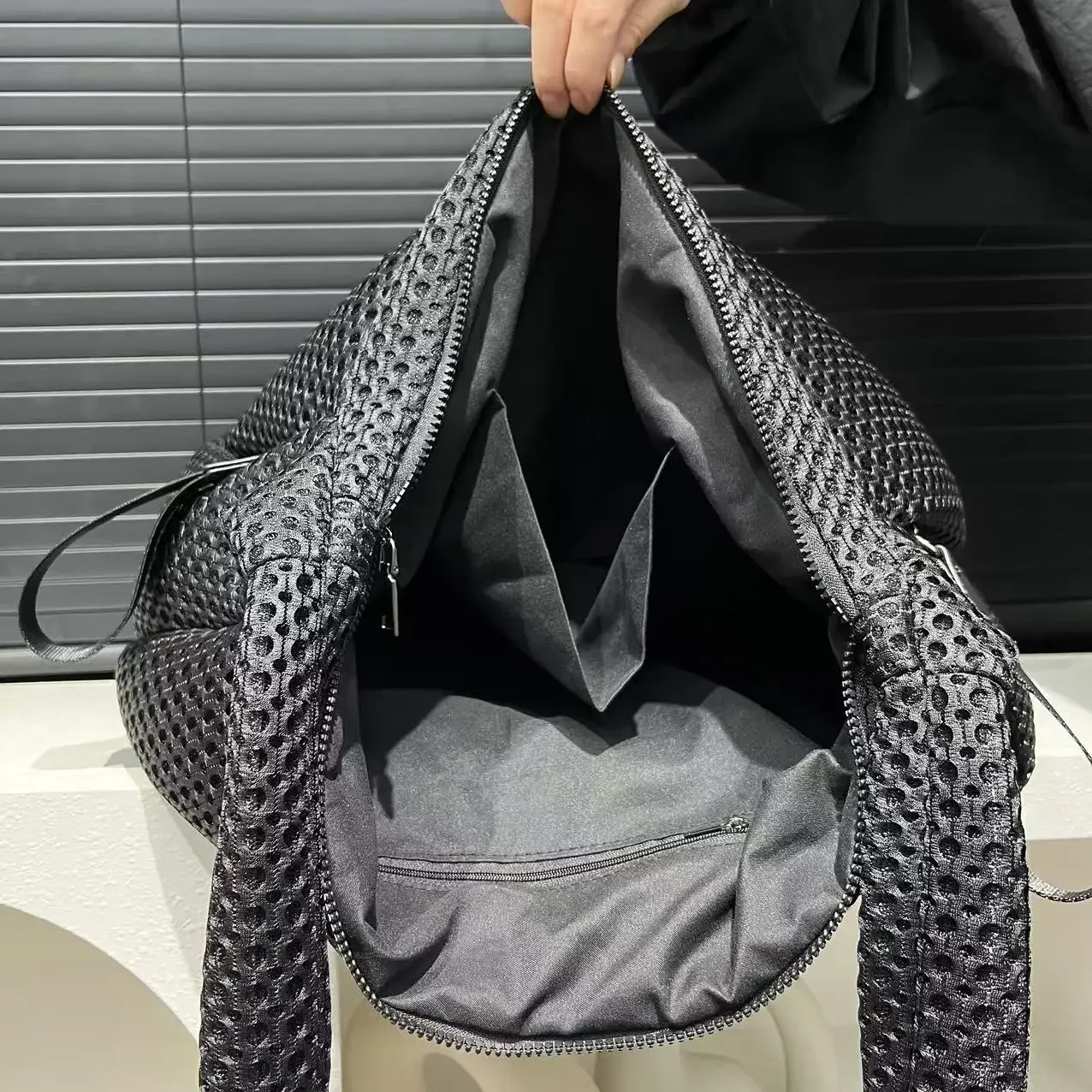 Ladies' fashionable mesh nylon lightweight diagonal cross bag with large capacity stitching casual shoulder bag