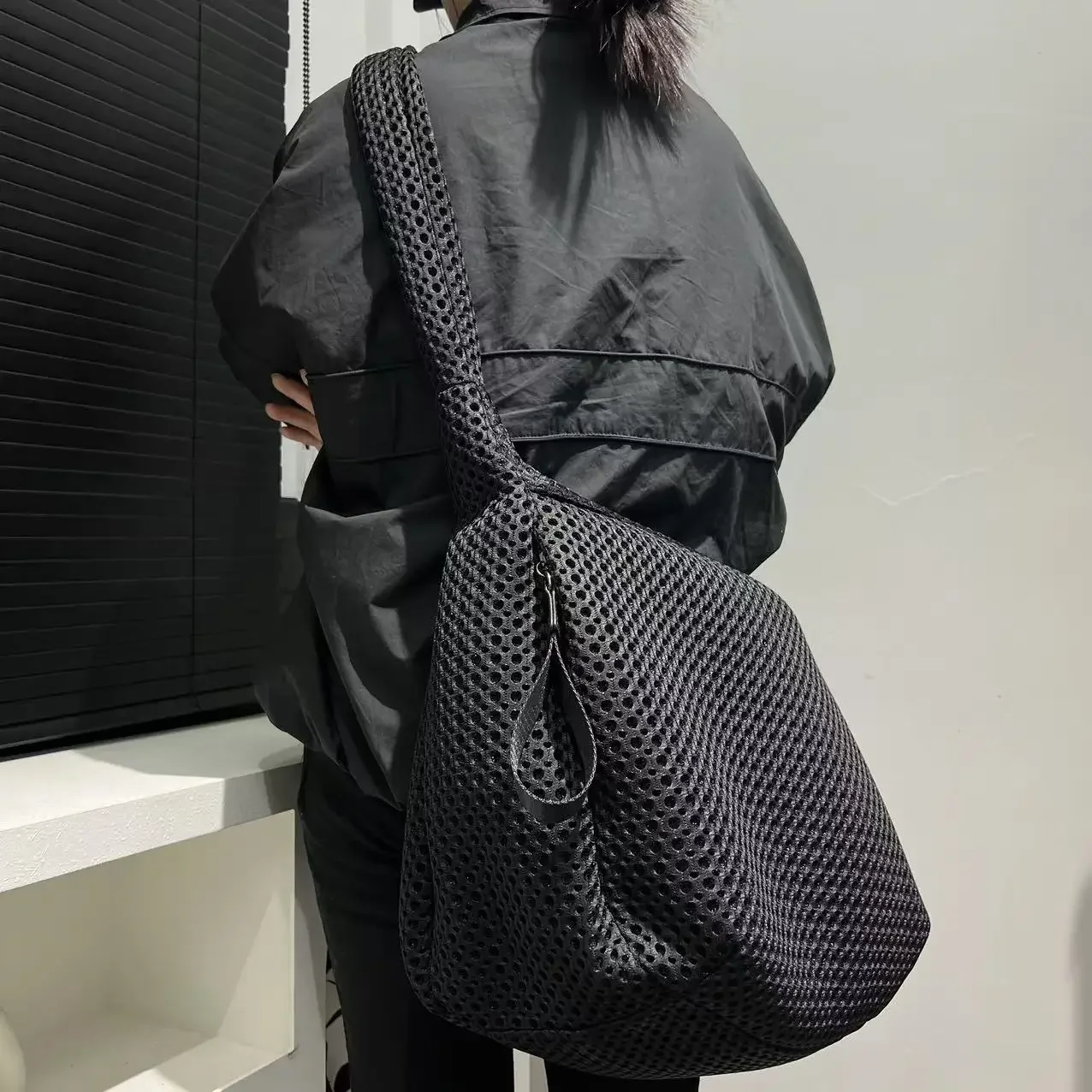 Ladies' fashionable mesh nylon lightweight diagonal cross bag with large capacity stitching casual shoulder bag