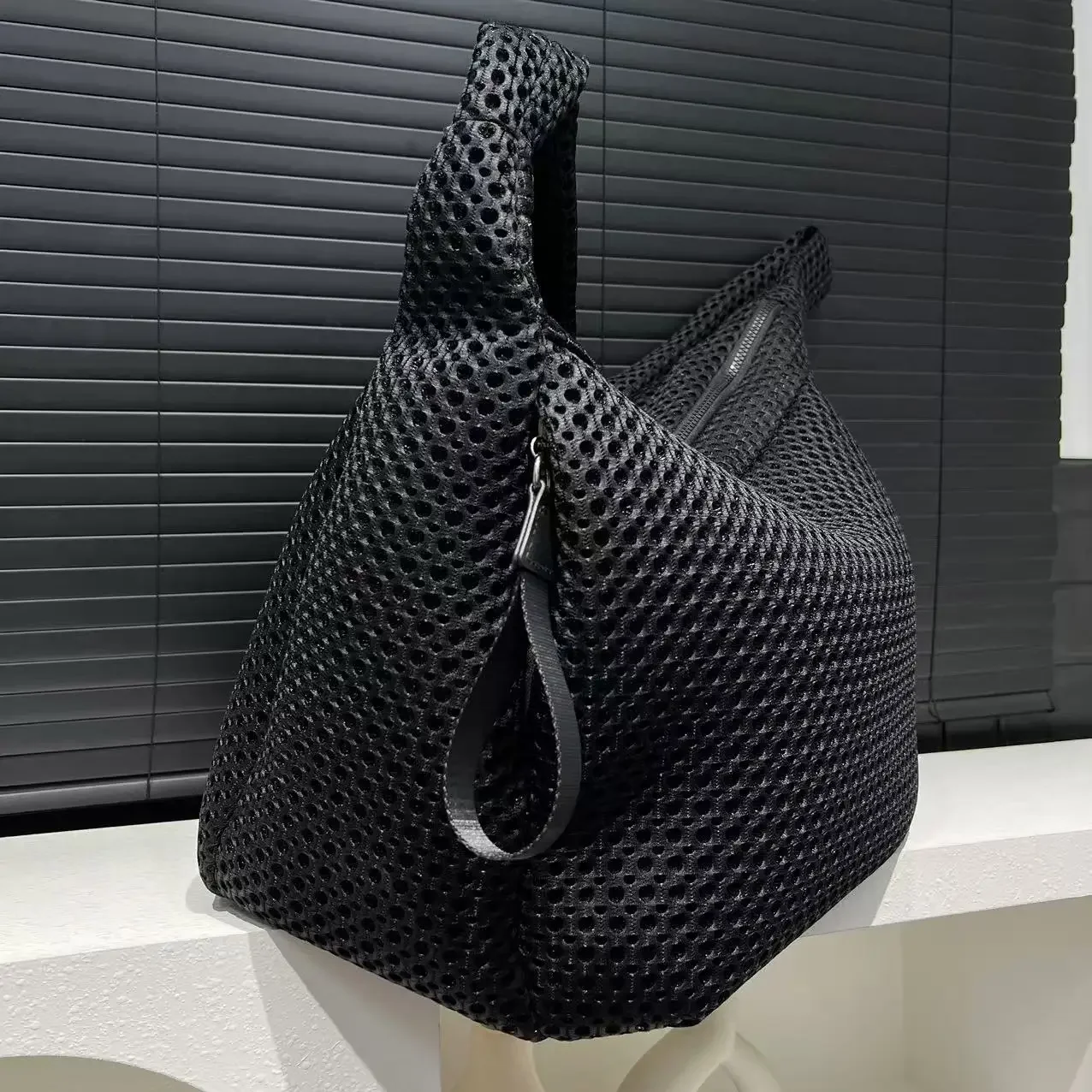 Ladies' fashionable mesh nylon lightweight diagonal cross bag with large capacity stitching casual shoulder bag