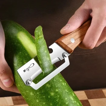 Stainless Steel Vegetable Peeler - Curved Blade